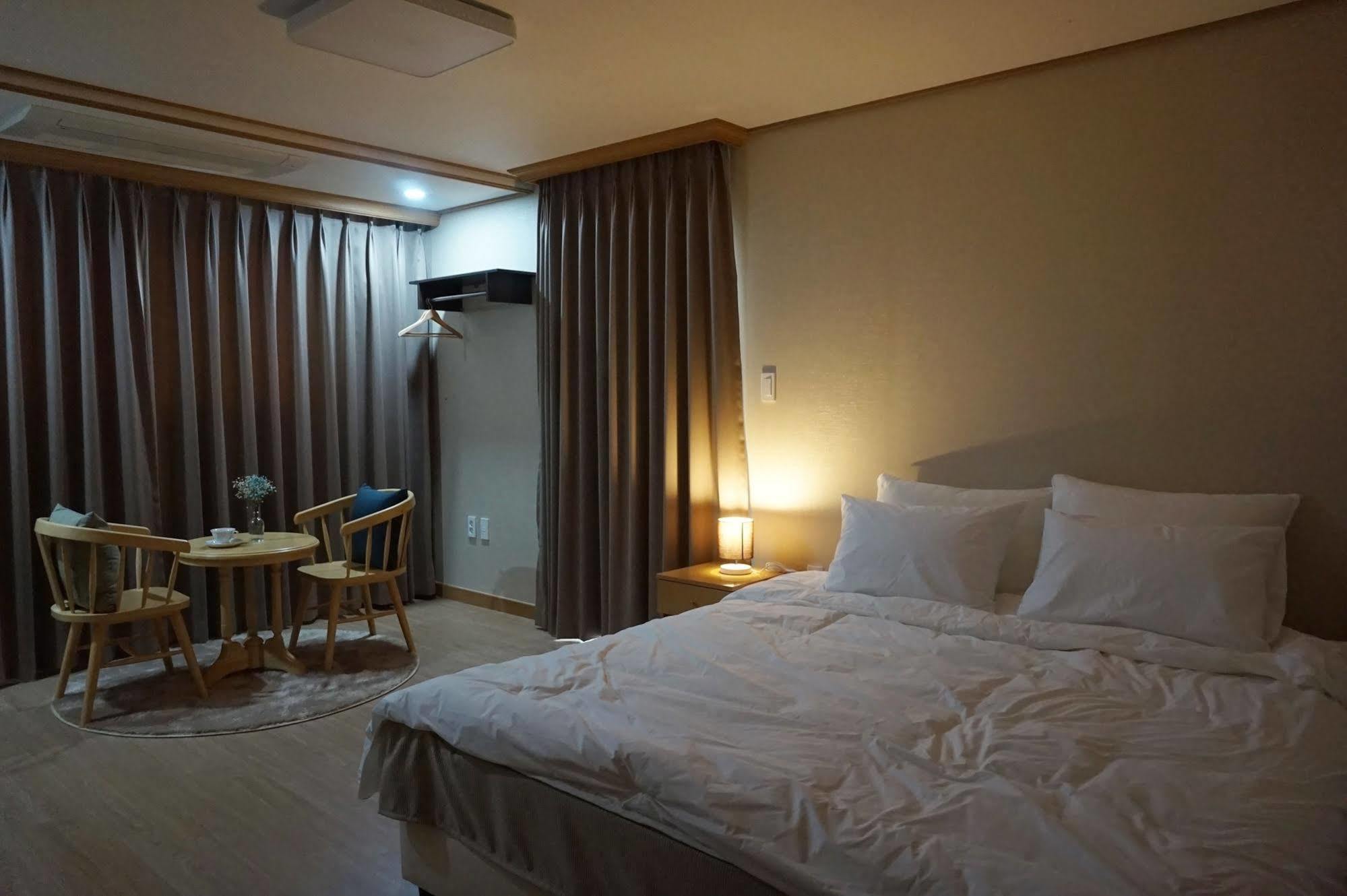 Seogwipo Dongwon Hotel エクステリア 写真